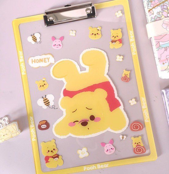 Bảng kẹp tài liệu A4 acrylic trong suốt K214 - Gấu Pooh