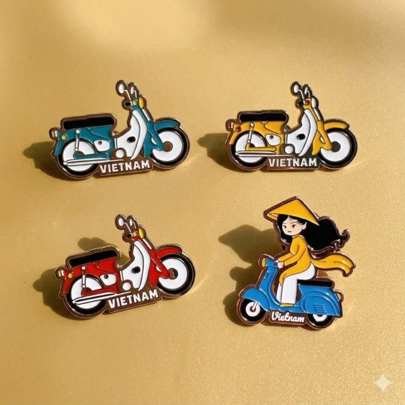 Huy hiệu cài áo xe cub lưu niệm Việt Nam Saigonir Sanny Souvenir