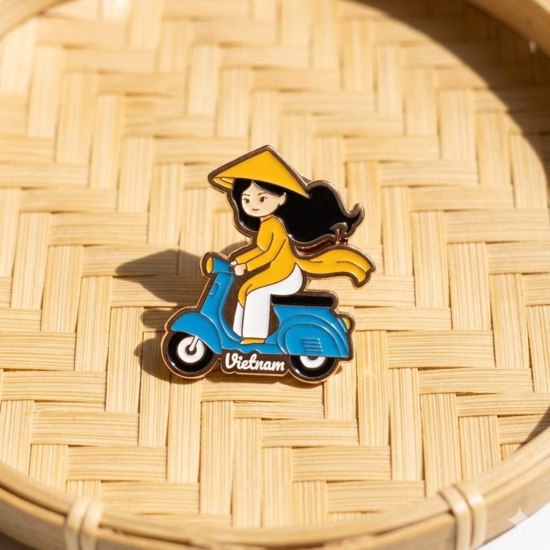 Huy hiệu cài áo xe cub lưu niệm Việt Nam Saigonir Sanny Souvenir