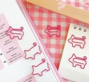Kẹp giấy kim loại hoạt hình mẫu đồ ăn, trái cây K03 - Kẹp giấy chú heo K02