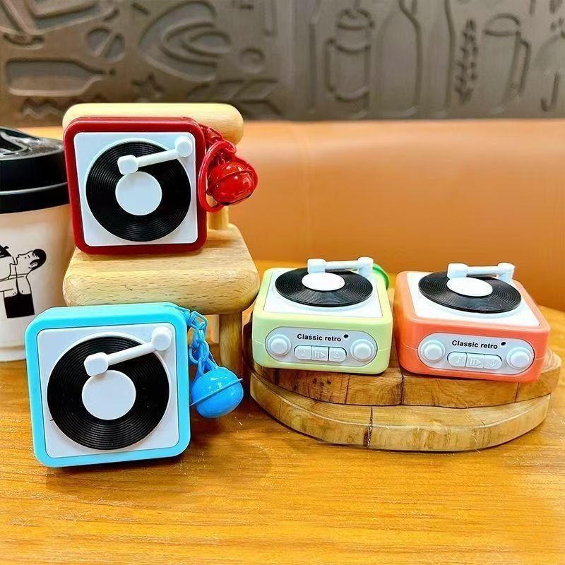 Móc khóa đầu đĩa than vintage phong cách retro treo balo