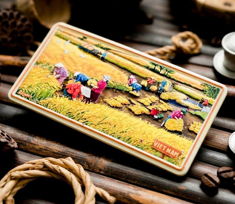 Nam châm kim loại địa danh Việt Nam quà lưu niệm du khách - Nam châm kim loại dập nổi Mùa gặt