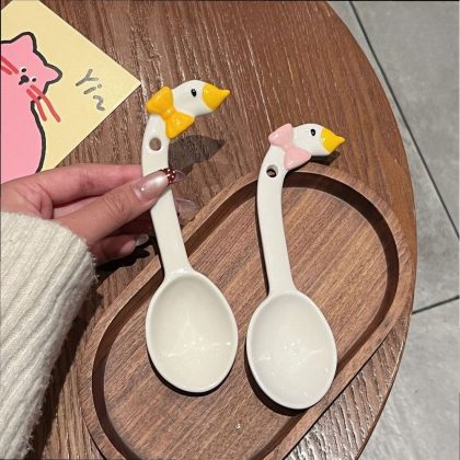 Thìa Gốm Hình Vịt Hoạt Hình Có Nơ Dễ Thương BL110