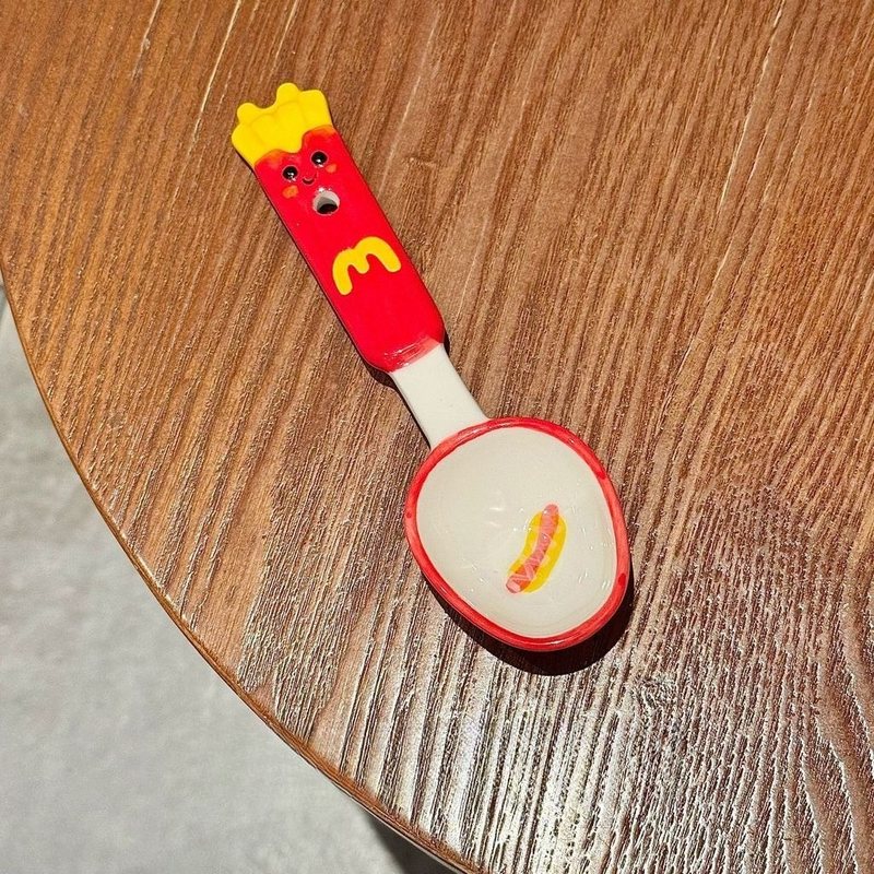 Thìa Gốm Sứ Cute BL107 - Xúc Xích (tròn)