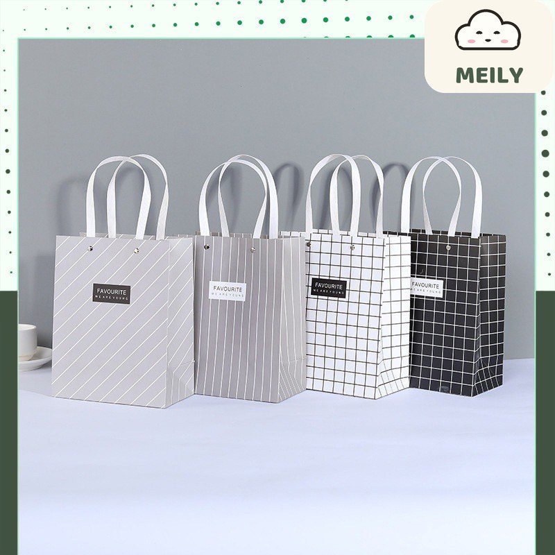 Túi giấy đựng quà quai dây đai họa tiết caro đen trắng/đường kẻ - 23x18x10 - kẻ thẳng